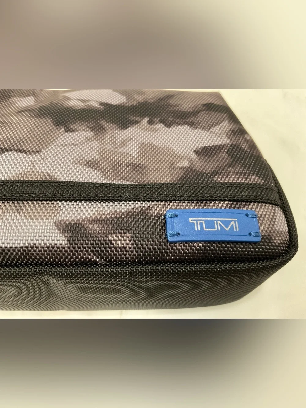NEW TUMI Ballistic Nylon Zippered MEDIUM KIT Pouch Cosmetic Bag - MOUNTAIN CAMO